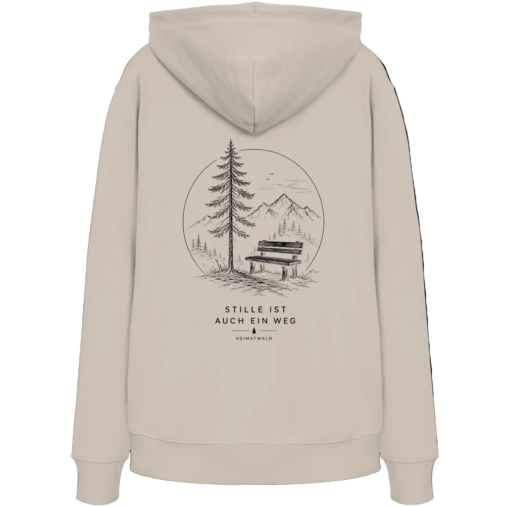 HeimatWald Bio Hoodie – Stille in Desert Dust – Rückansicht mit Stille-Motiv